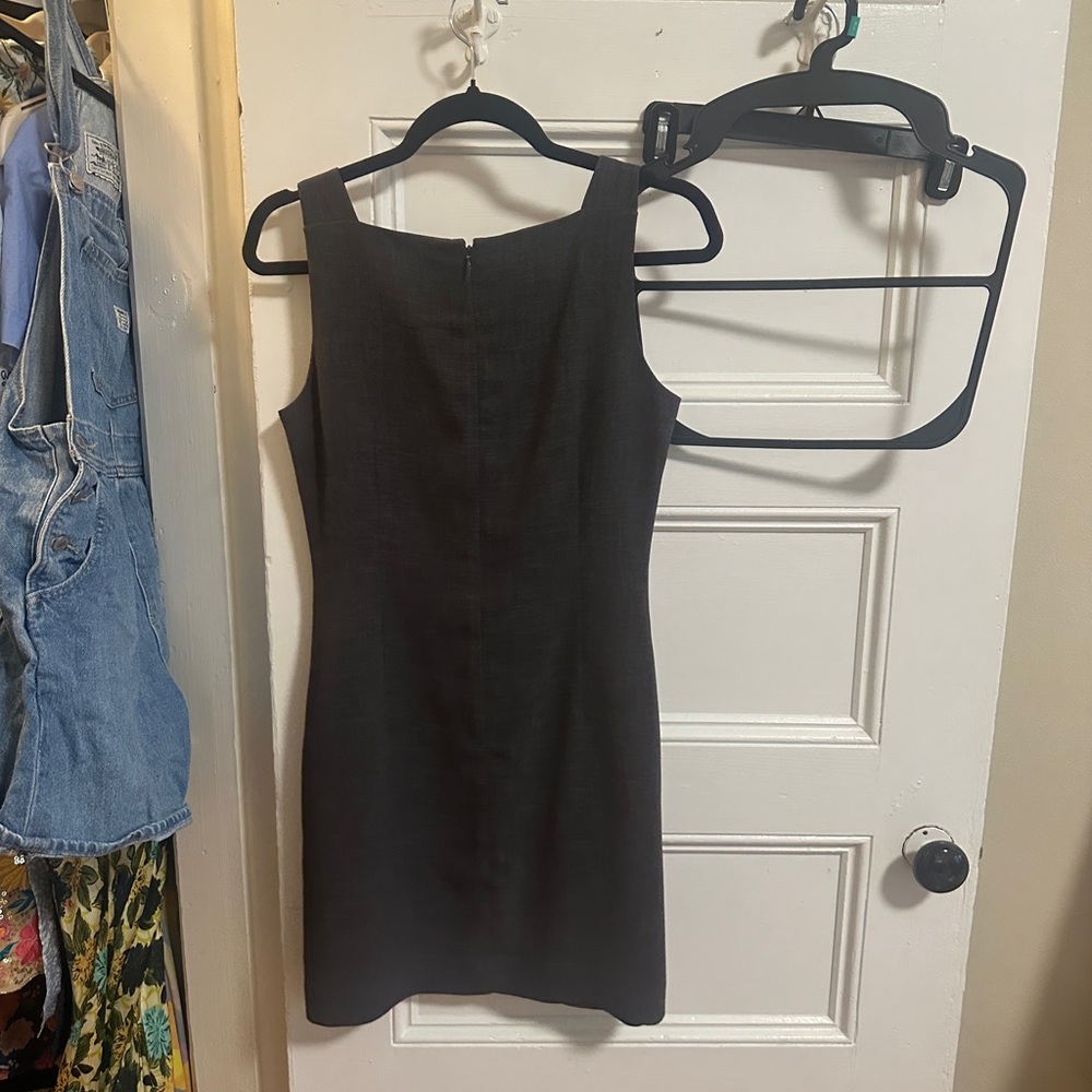 Sleeveless grey Sheath Dress - Picture 2 of 2